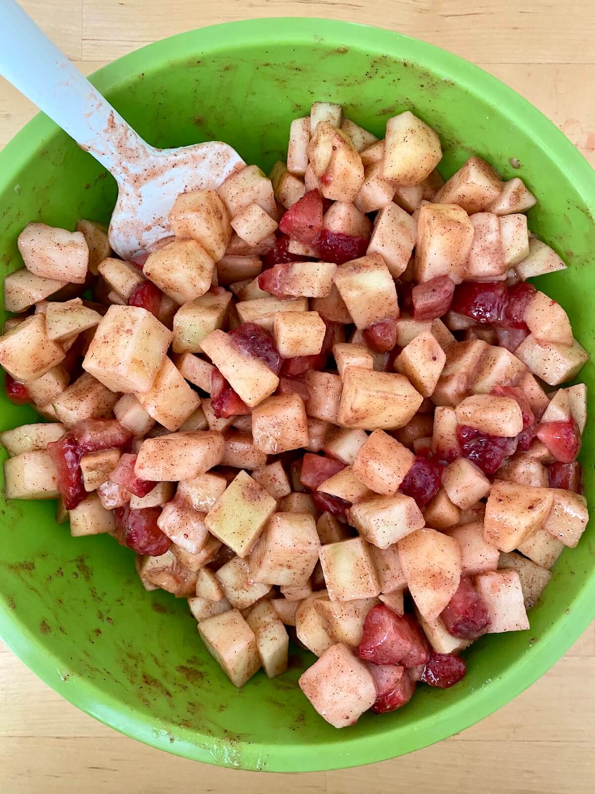 The diced fruit mixed with flour, cinnamon, and brown sugar.