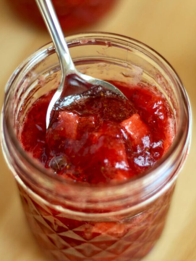 Simple Strawberry Apple Jam (No Pectin)