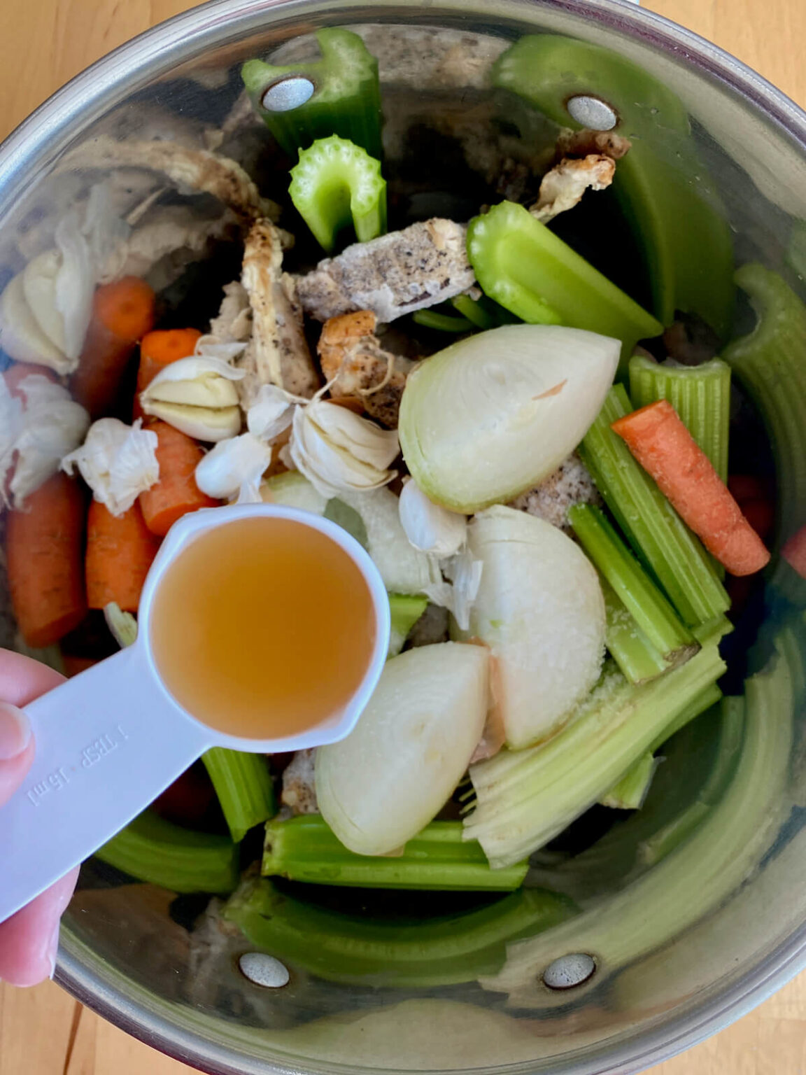 How to Make Chicken Bone Broth (Stovetop Method) Everyday Homemade