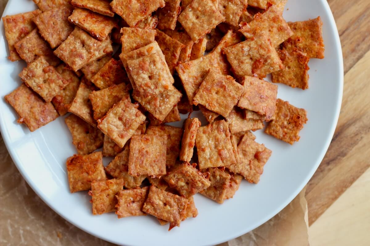 Sourdough discard cheese crackers on a plate.